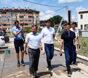 Депутаты Законодательного Собрания Краснодарского края оказывают помощь пострадавшим от подтоплений кубанцам